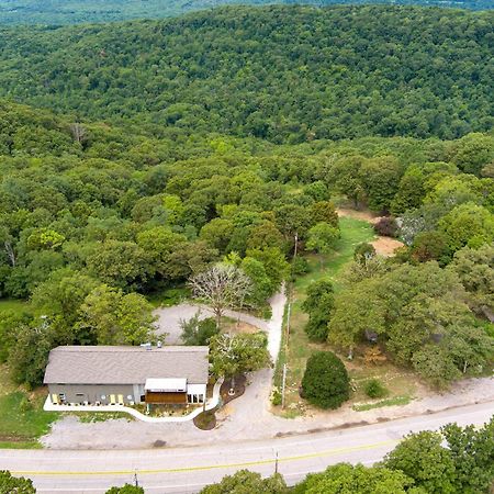 Bigfoot Hideout Hotel Winslow Exterior photo